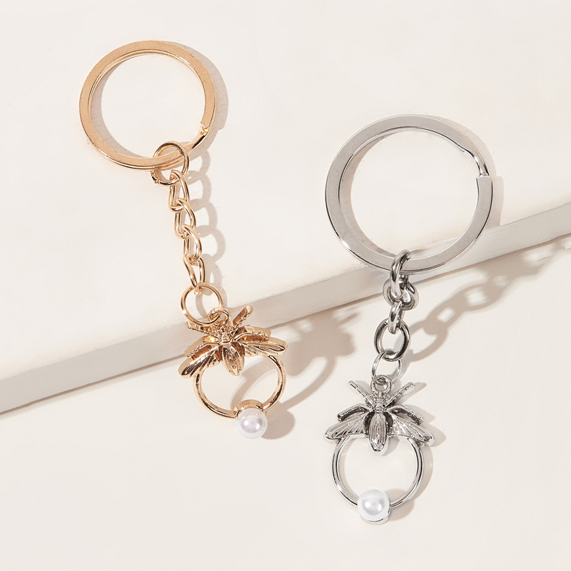 

2pcs Faux Pearl Decor Bee Charm Keychain, Multicolor