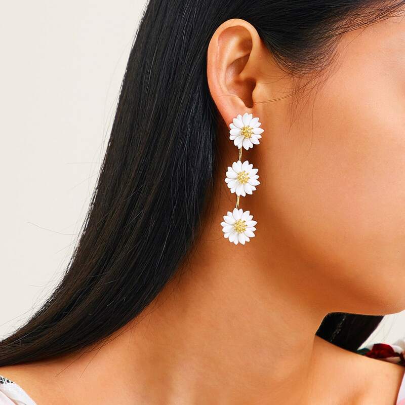 

1pair Flower Decor Drop Earrings, White