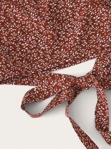 SHEIN 荷葉邊後繫帶小碎花花卉上衣和圍裹半身裙套裝 - 酒紅色 - 查看 3