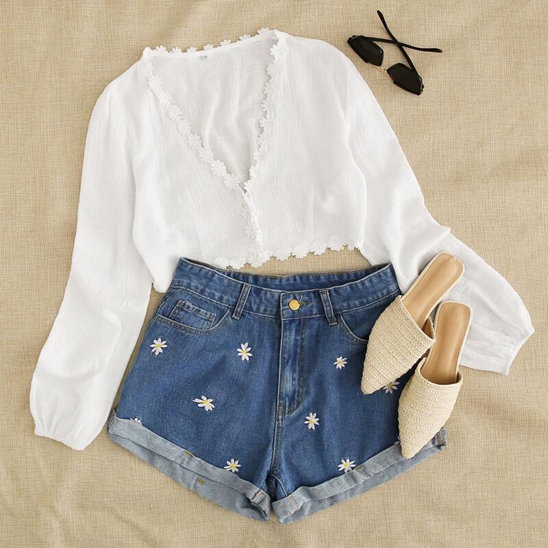 

Floral Lace Peasant Sleeve Crop Top, White