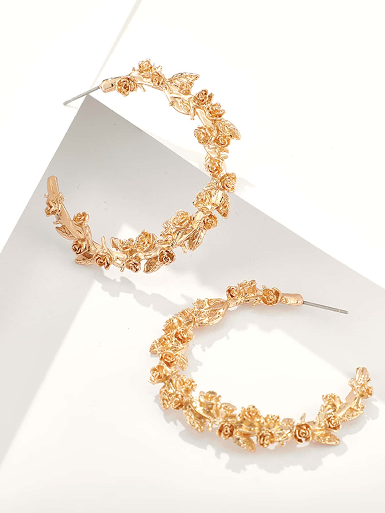1pair Metallic Floral Decor Hoop Earrings - Yellow Gold - View 1