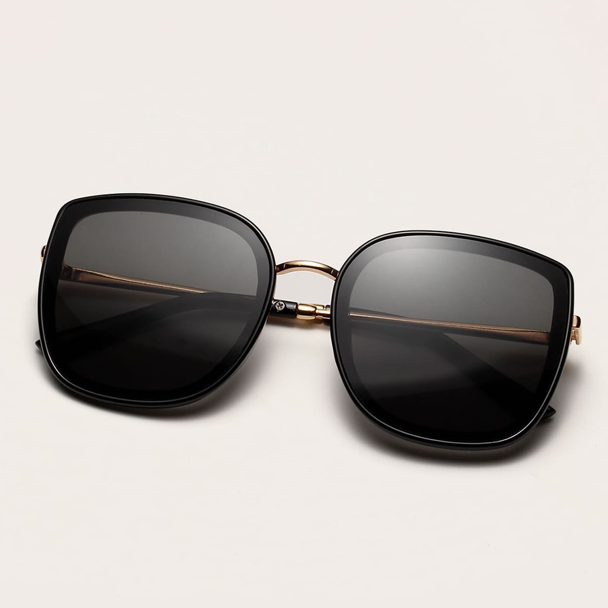 

Square Shaped Sunglasses With Case, Black