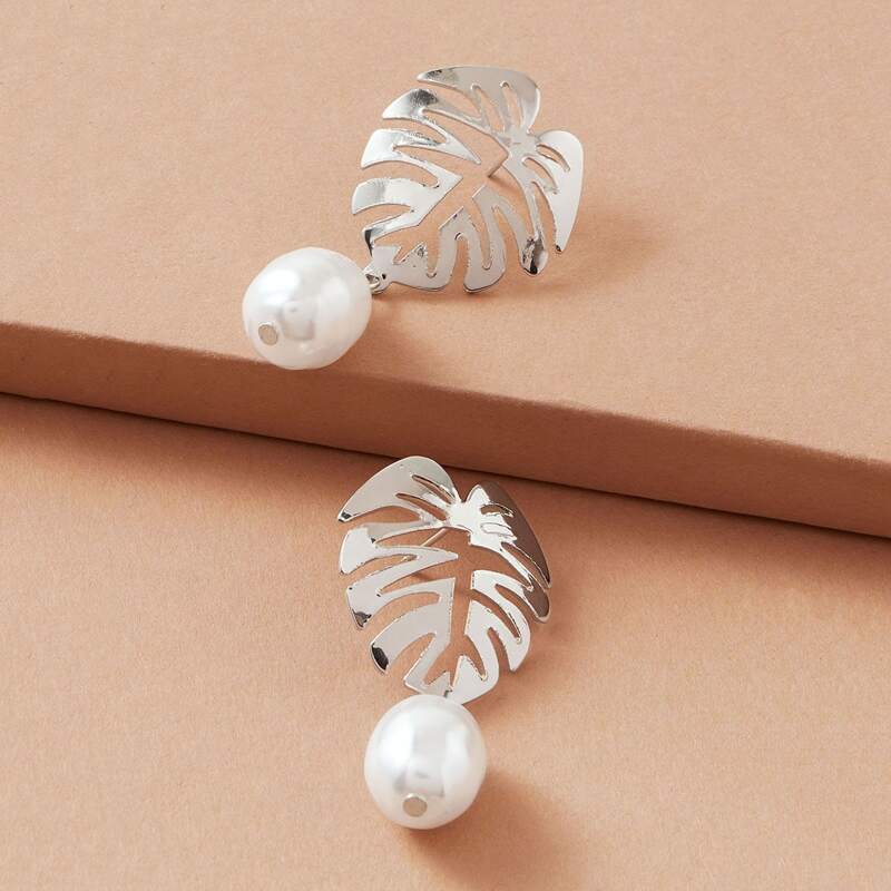 

1pair Hollow Out Leaf & Faux Pearl Decor Drop Earrings, Silver