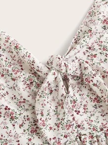 SHEIN 前繫帶後打褶小碎花花卉吊帶荷葉邊下擺上衣 - 彩色 - 查看 4