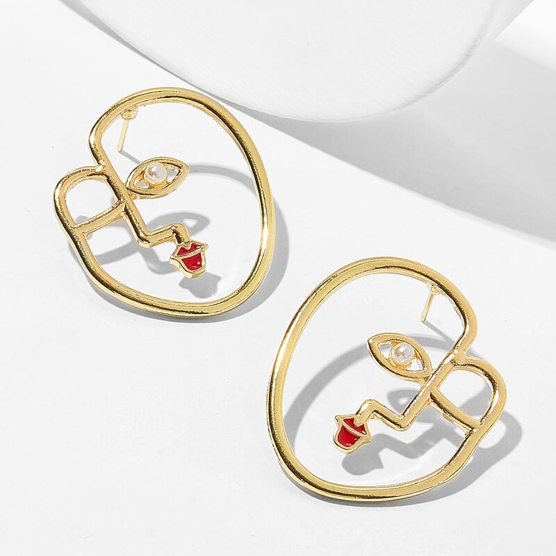 

1pair Faux Pearl Decor Hollow Out Abstract Face Design Earrings, Gold