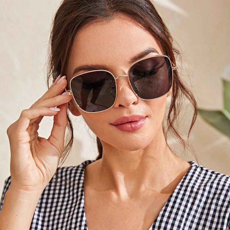 

Metal Frame Square Sunglasses