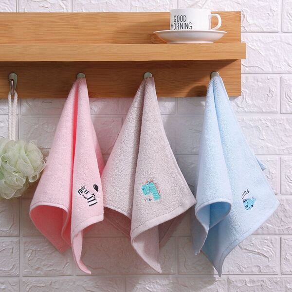

1pc Cartoon Graphic Face Towel, Multicolor