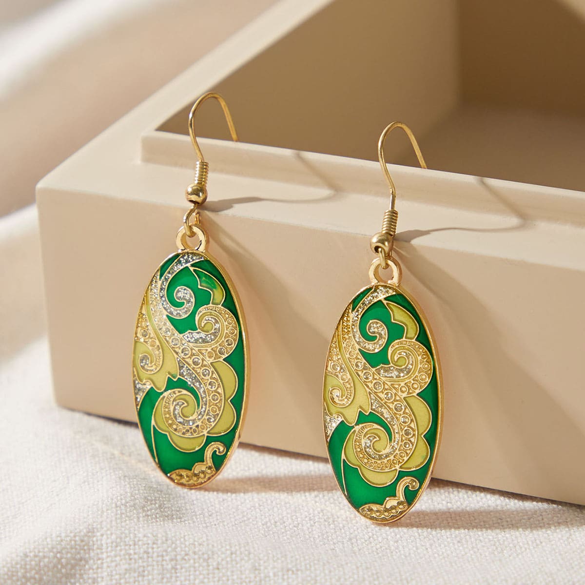 

1pair Flower Engraved Geometric Drop Earrings, Multicolor