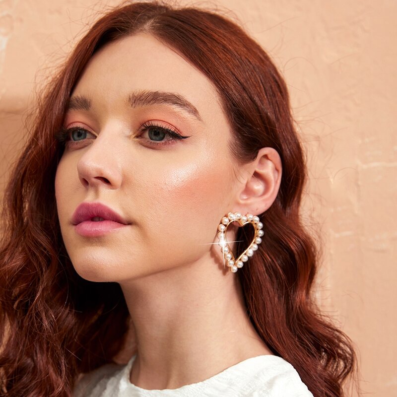 

1pair Faux Pearl Beaded Heart Stud Earrings, Multicolor