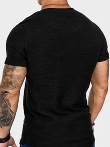 Manfinity LEGND 男士纯色圆领补丁纯色休闲工作短袖 T 恤，男友礼物 - 黑色 - 查看 2