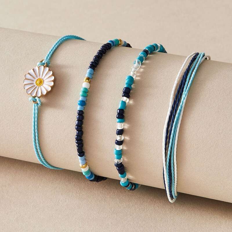 

4pcs Daisy Decor Beaded Bracelet, Multicolor