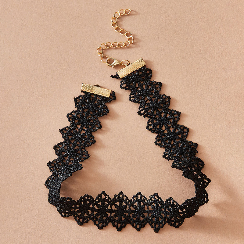 

1pc Hollow Out Contrast Lace Choker, Black