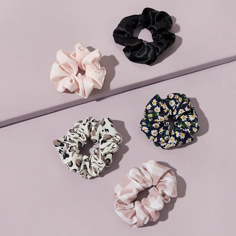 

5 pieces Daisy & Leopard Print Scrunchie, Multicolor