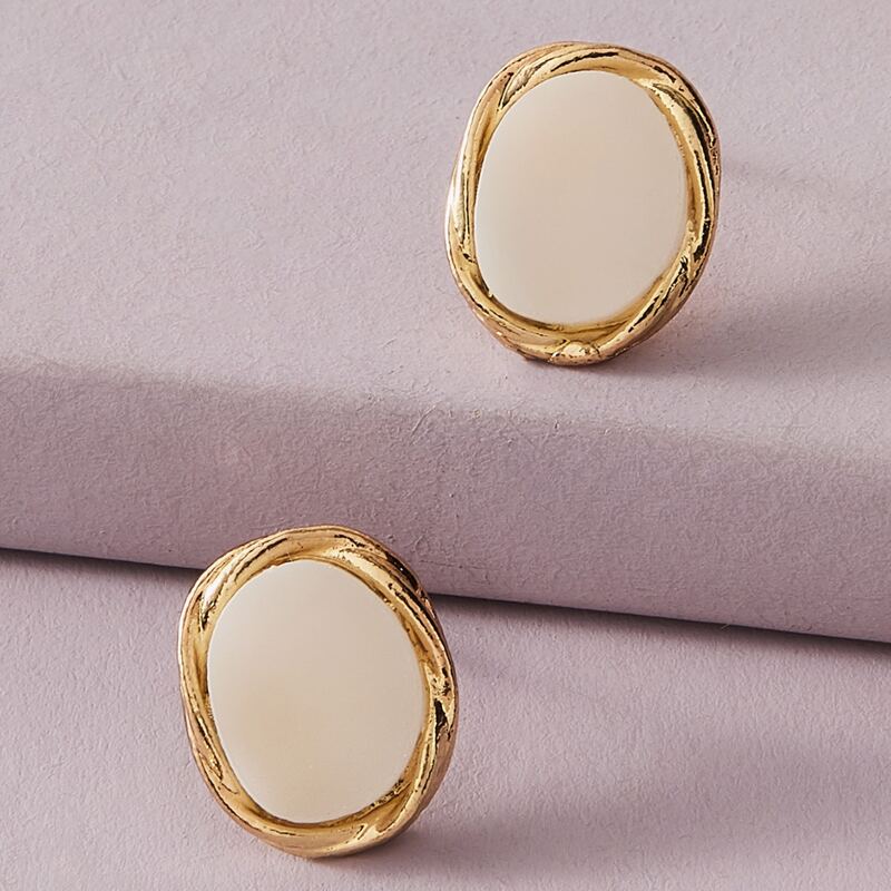 

1pair Geometric Shaped Stud Earrings, Beige