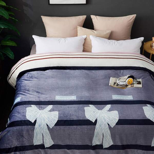 

Striped Bow Print Blanket, Multicolor