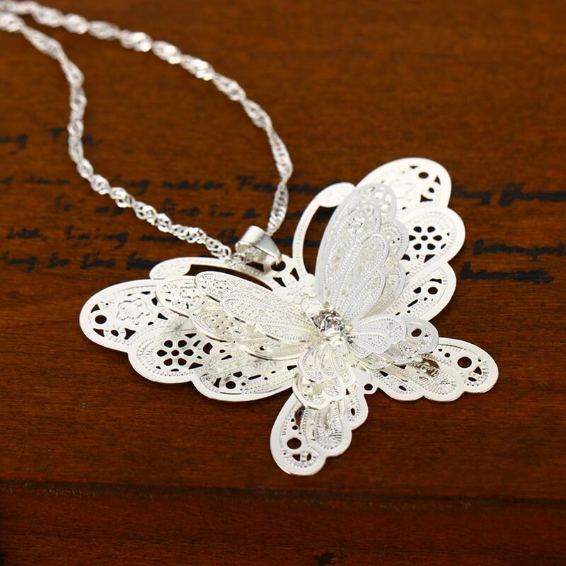 

1pc Hollow Out Butterfly Charm Necklace, White