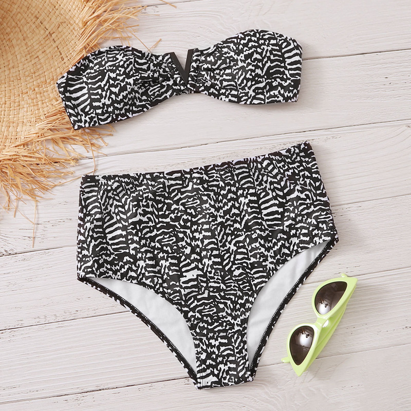 

All Over Graphic V Wired Bandeau Bikini Swimsuit, Black and white