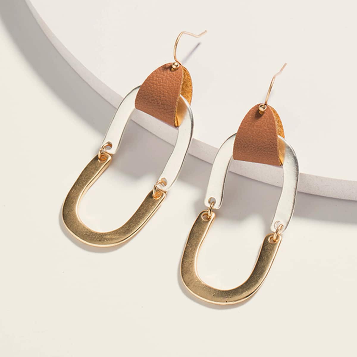 

1pair Leather Geometric Decor Drop Earrings, Multicolor