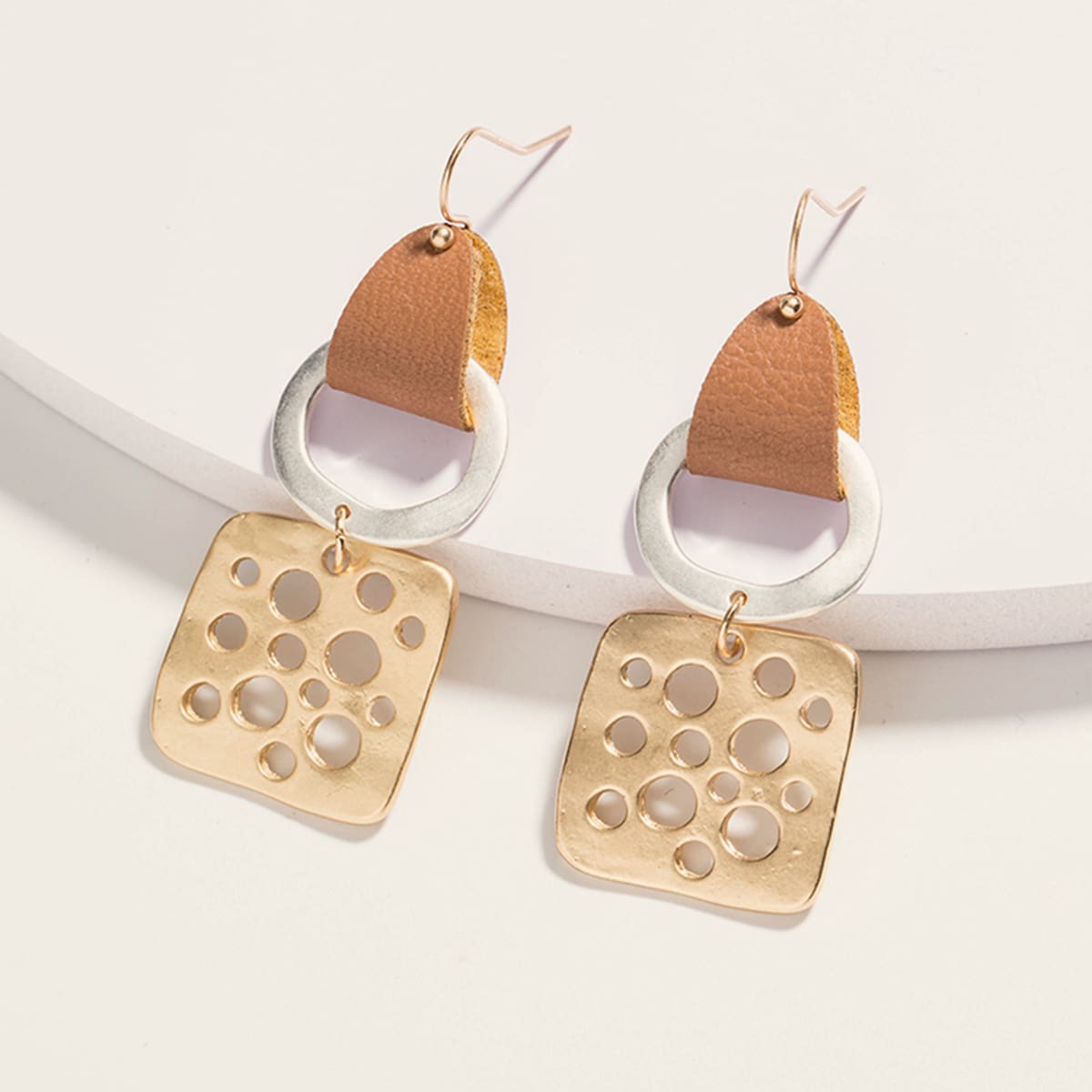 

1pair Leather Hollow Out Geometric Decor Drop Earrings, Multicolor