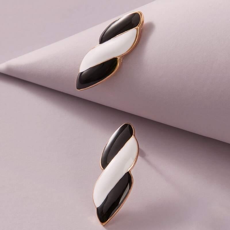 

1paie Color Block Stud Earrings, Black and white