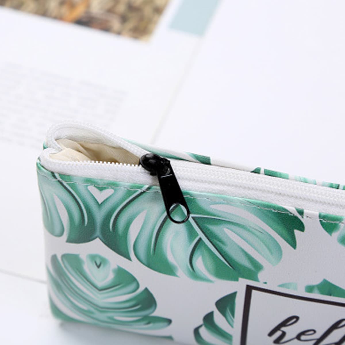 

1pc Leaf Pencil Bag, Multicolor