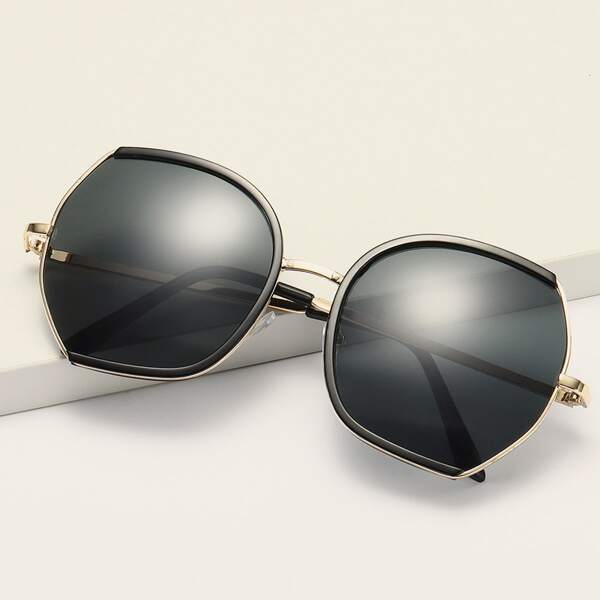 

Irregular Frame Sunglasses With Case