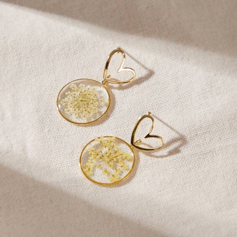 

1pair Floral Pattern Heart Decor Drop Earrings, Gold