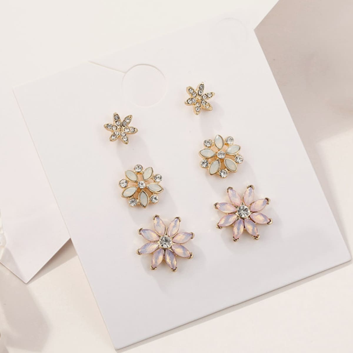 

3pairs Rhinestone Decor Floral Design Stud Earrings, Multicolor
