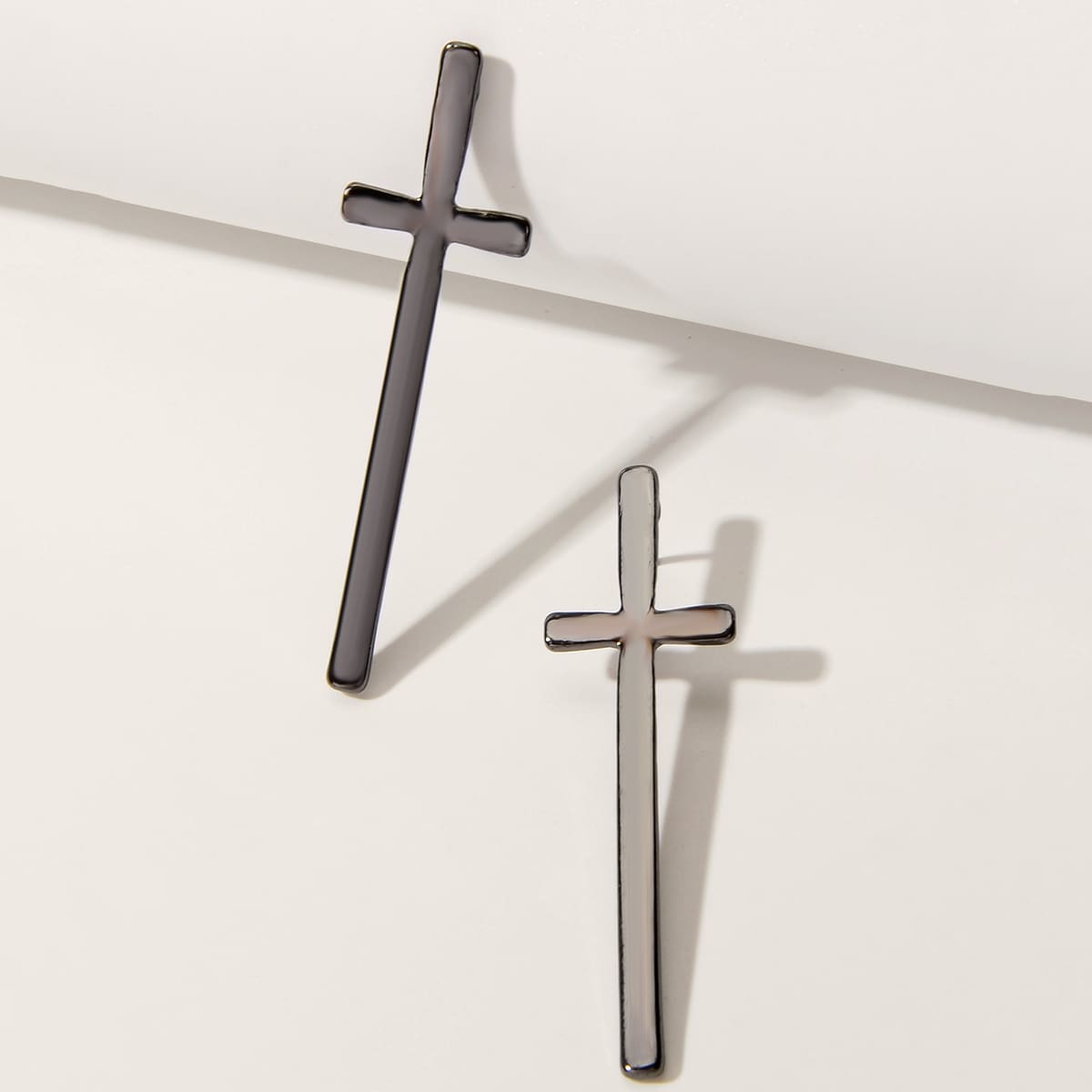 

1pair Cross Design Stud Earrings, Black