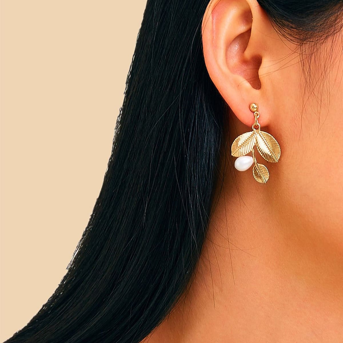 

1pair Faux Pearl Decor Leaf Design Drop Earrings, Gold