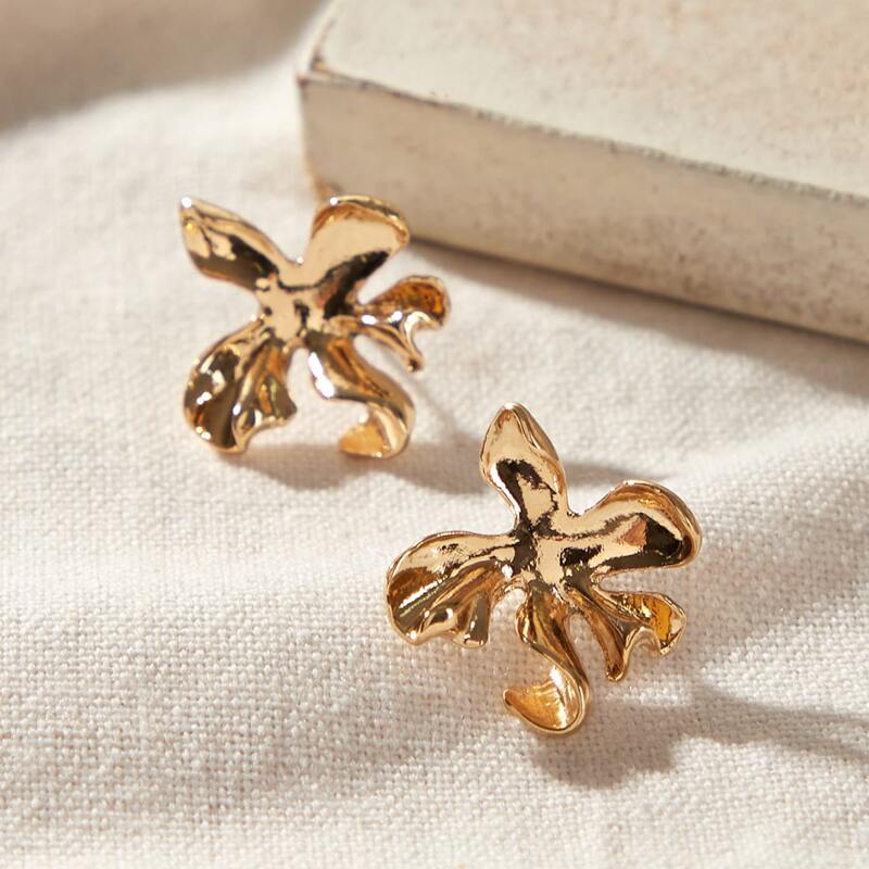 

1pair Metallic Flower Decor Earrings, Gold