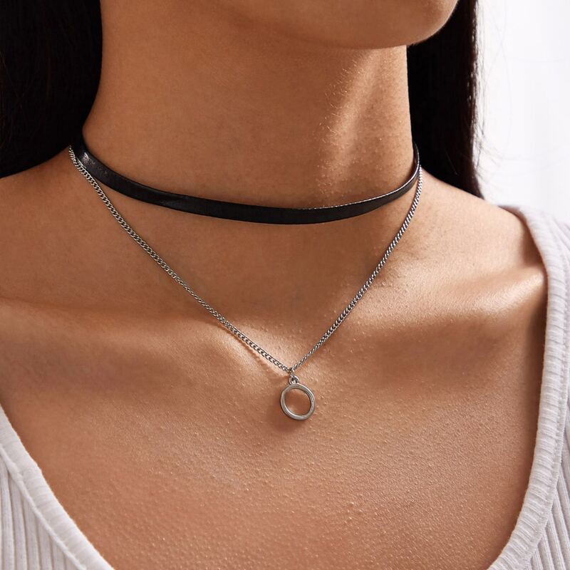 

2pcs Ring Charm PU Choker, Multicolor