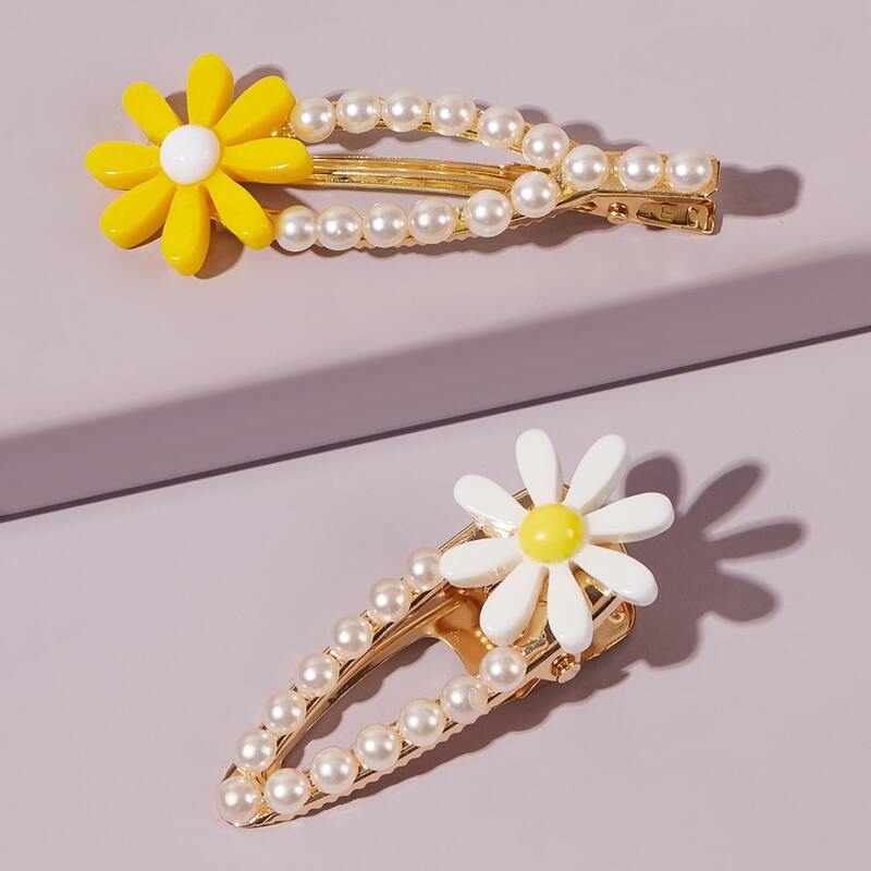 

2pcs Daisy & Pearl Decor Hair Clip, Multicolor