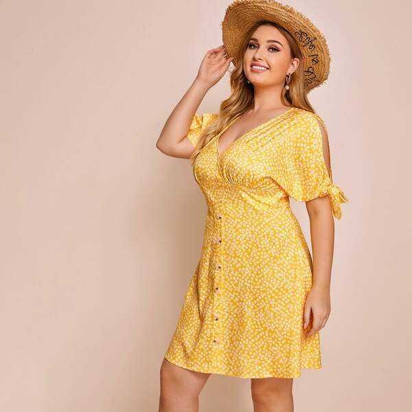 

Plus Ditsy Floral Print Knot Cuff Split Batwing Sleeve Dress, Yellow