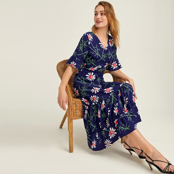 

Surplice Front Ruched Detail Floral Dress, Navy