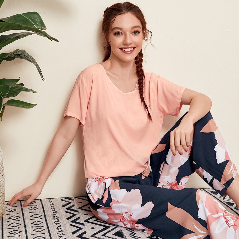 

Solid Tee & Large Floral Pants PJ Set, Multicolor