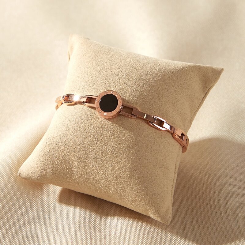 

1pc Round Decor Hollow Out Bangle, Gold