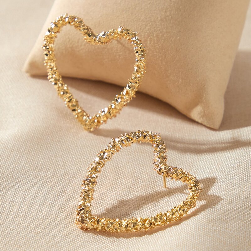 

1pair Textured Heart Stud Earrings, Gold