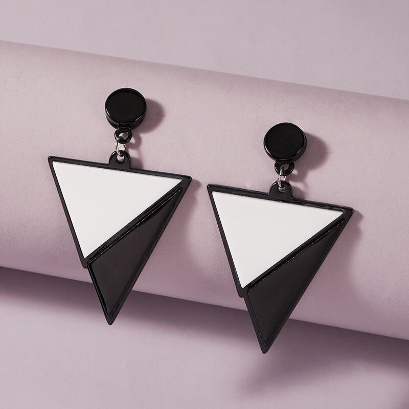 

1pair Two Tone Triangle Drop Earrings, Black and white