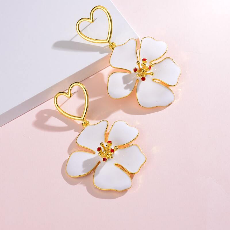 

1pair Flower & Heart Decor Drop Earrings, White