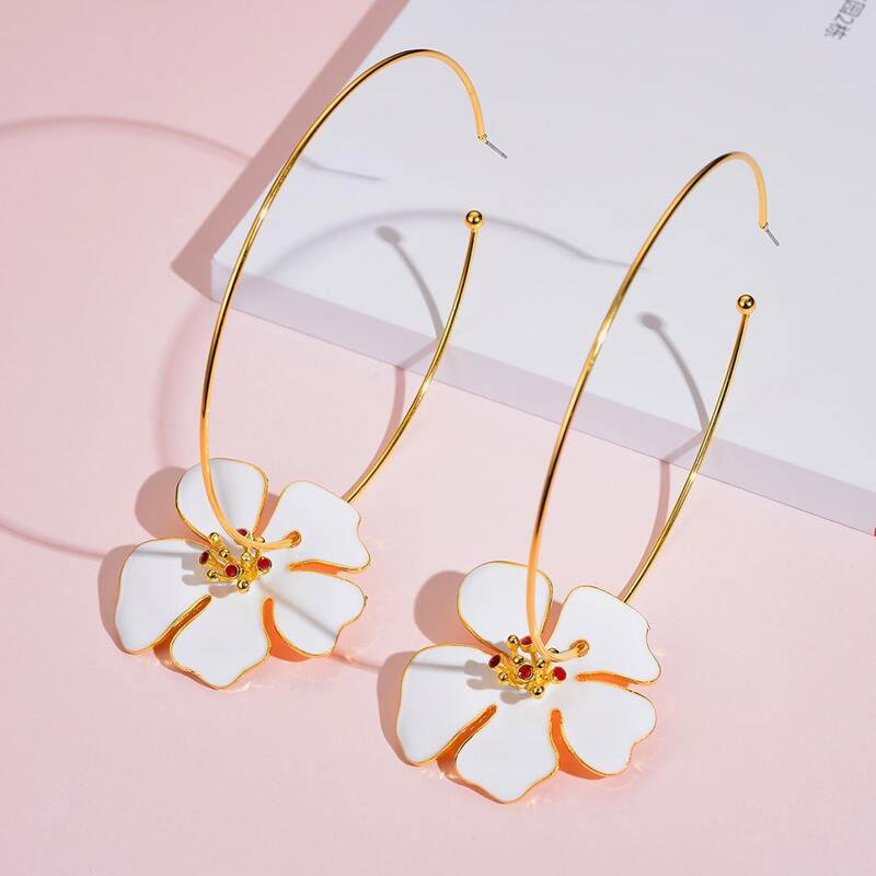 

1pair Flower & Ring Decor Earrings, White