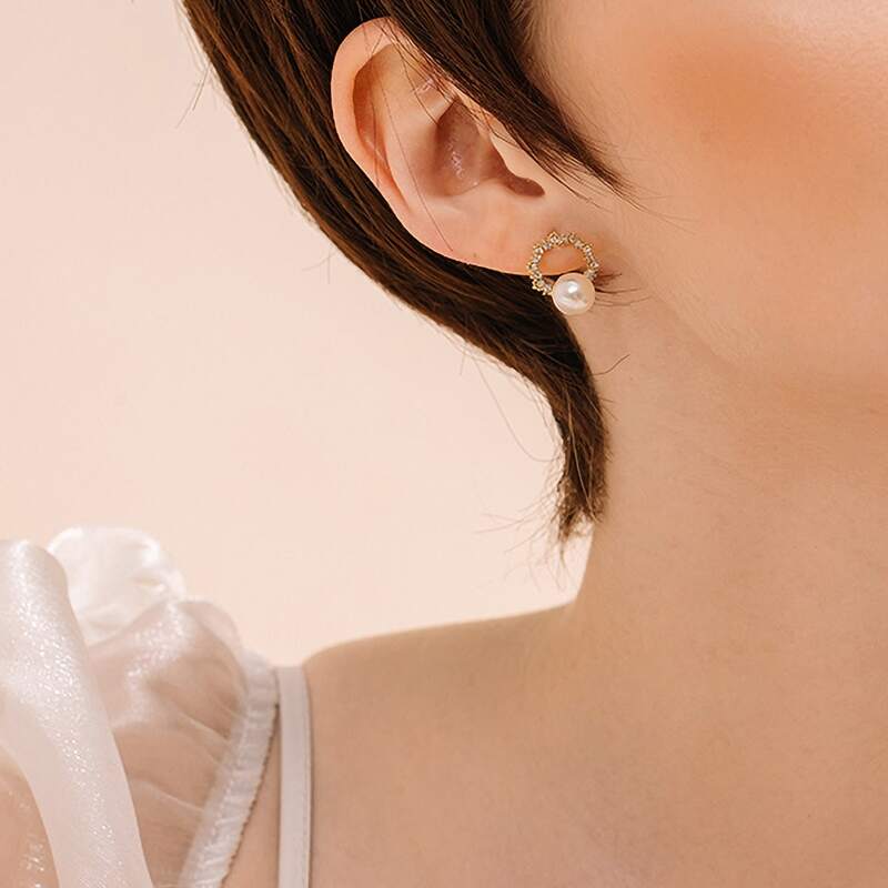 

1pair Rhinestone Decor Faux Pearl Decor Stud Earrings, White