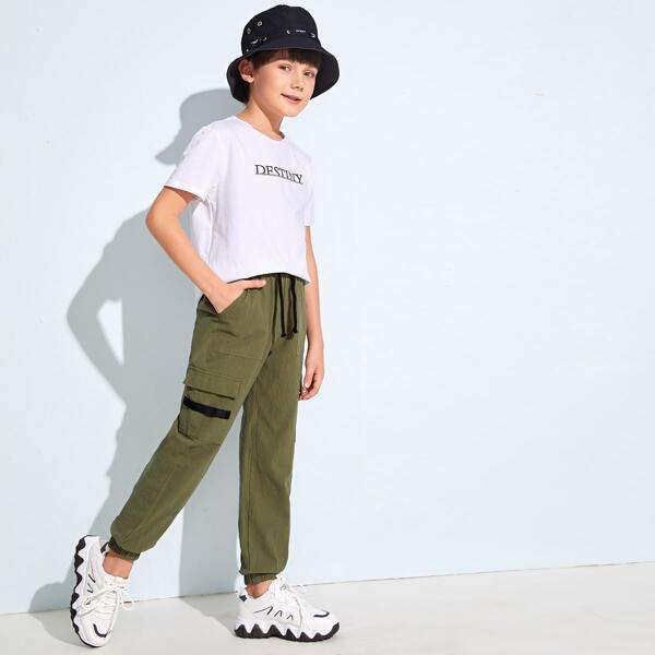 

Boys Letter Graphic Tee & Flap Pocket Patched Detail Cargo Pants Set, Multicolor