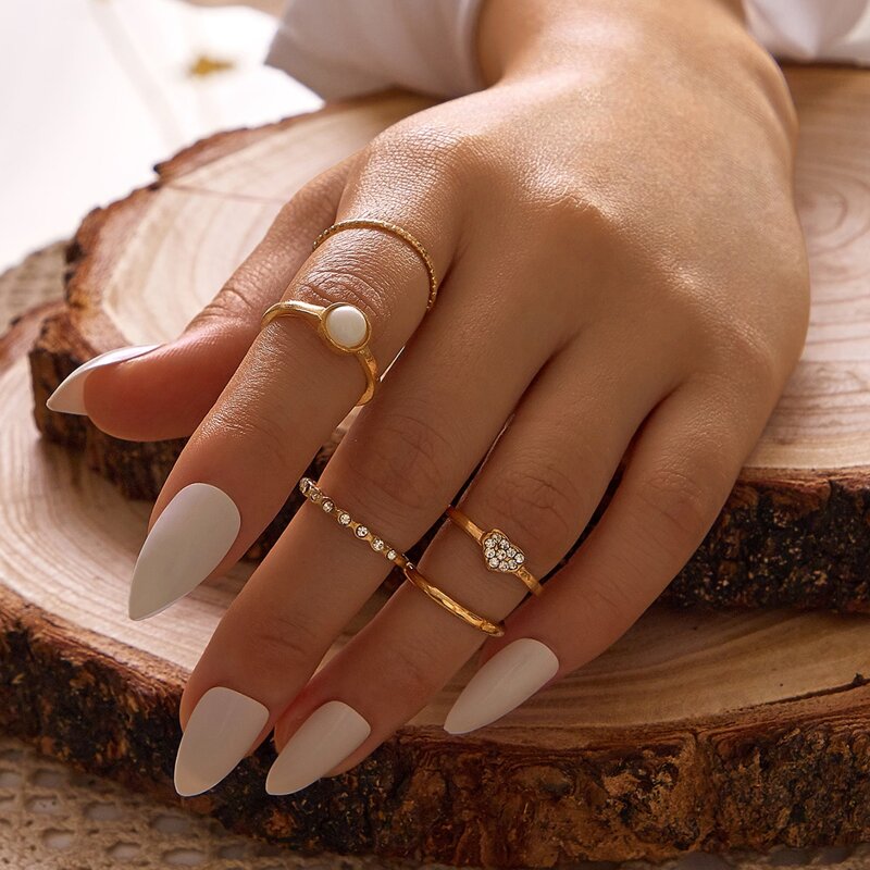 

5pcs Rhinestone Engraved Heart Decor Ring, Gold