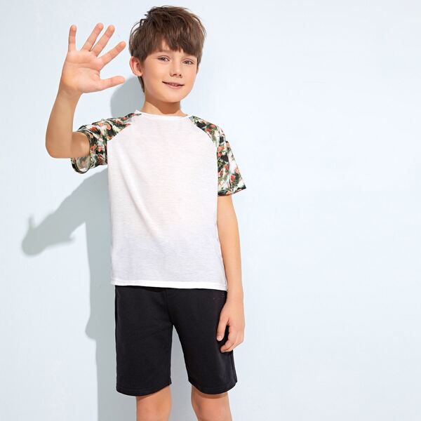 

Boys Floral Print Raglan Sleeve Tee and Track Shorts Set, Black and white