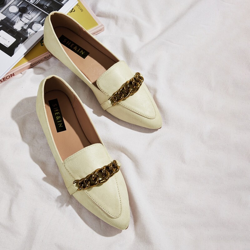 

Chain Decor Point Toe Suede Flats, Beige