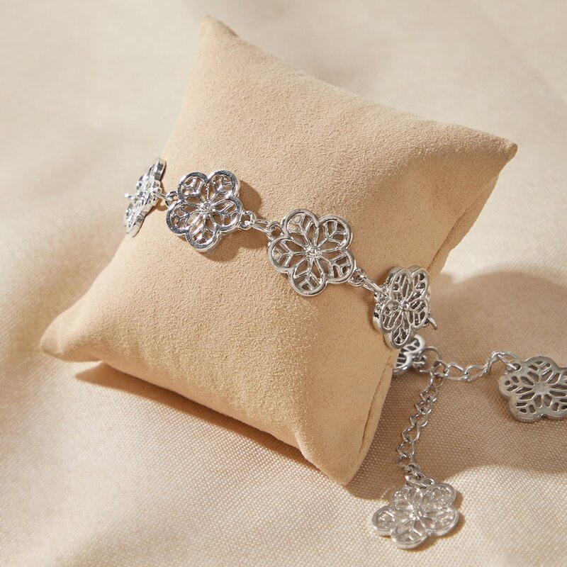 

1pc Hollow Out Flower Decor Bracelet, Silver