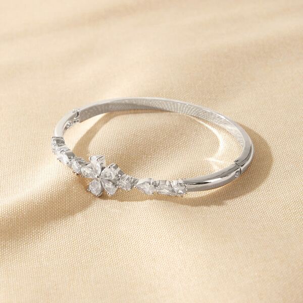 

1pc Gemstone Engraved Flower Decor Bangle, Silver