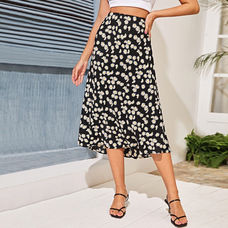 

All Over Daisy Print Skirt, Black