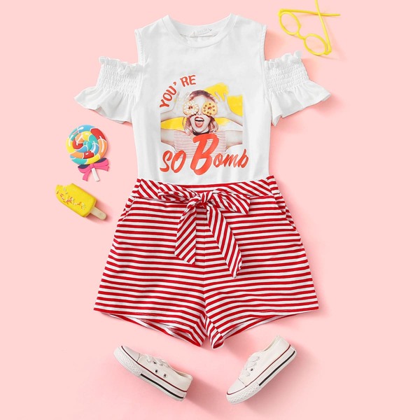 

Girls Cold Shoulder Figure and Slogan Graphic Top & Tie Front Short Set, Multicolor